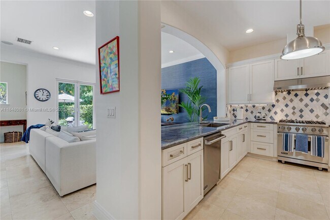 Building Photo - 10175 SW 75th Pl