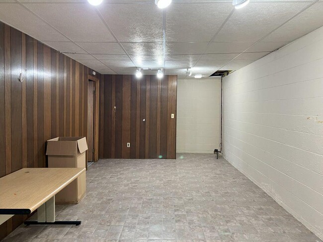 Building Photo - 1602 Meadow Ln