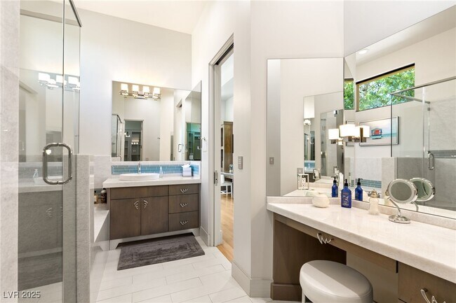 Building Photo - 2 Castle Oaks Ct