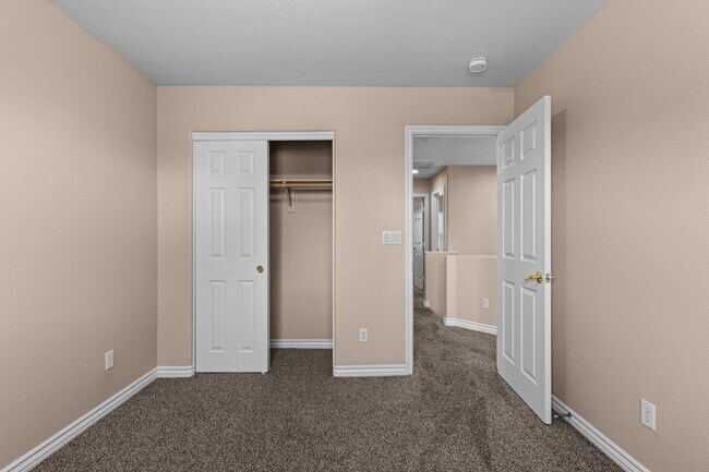 Building Photo - NW!! GATED!! Playground!!!Low maintenance ...