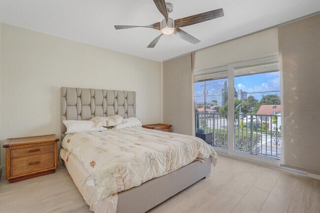 Building Photo - 584 SE 20th Ave