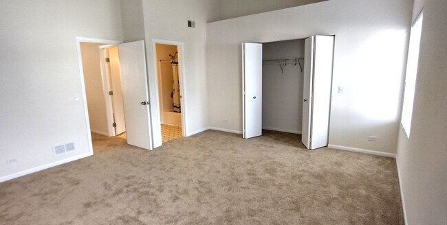 Building Photo - 925 Mesa Dr