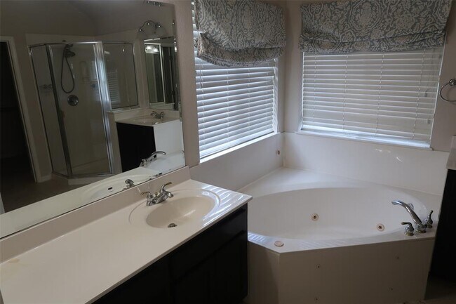 Building Photo - 2915 Briona Wood Ln