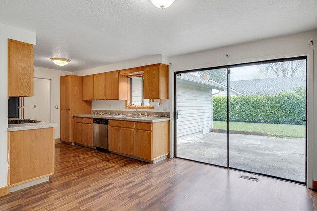 Building Photo - SW Portland - Single Level - 3 Bed, 2 Bath