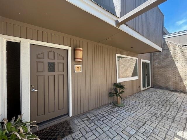 Building Photo - 7 Northwood Dr