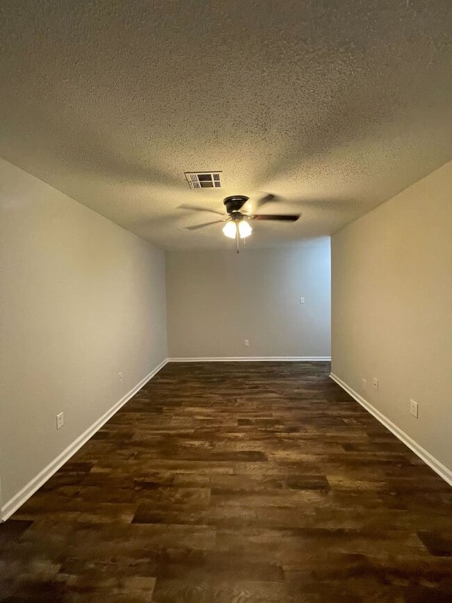 Building Photo - 103 Cedar Ct