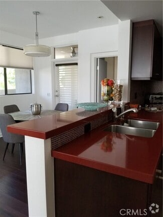 Building Photo - 850 E Palm Canyon Dr