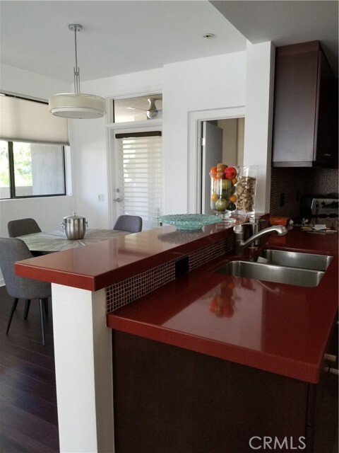 Building Photo - 850 E Palm Canyon Dr