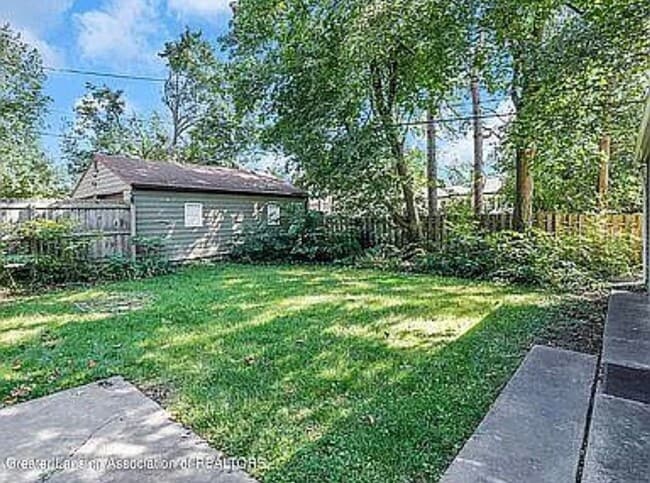 Building Photo - 331 W Saginaw St