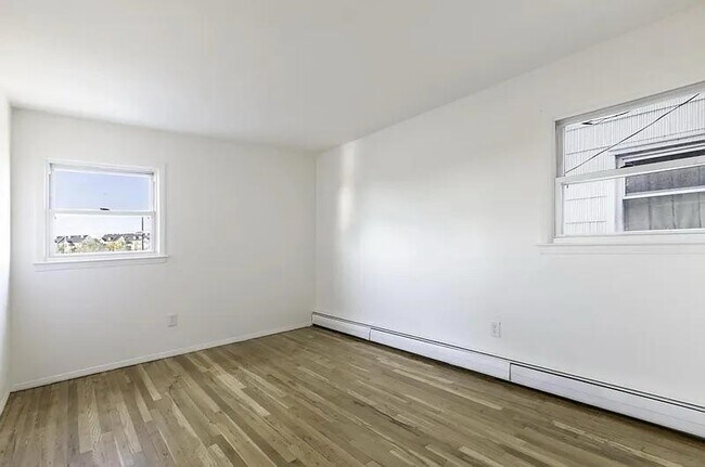 Building Photo - 136 Suburbia Terrace
