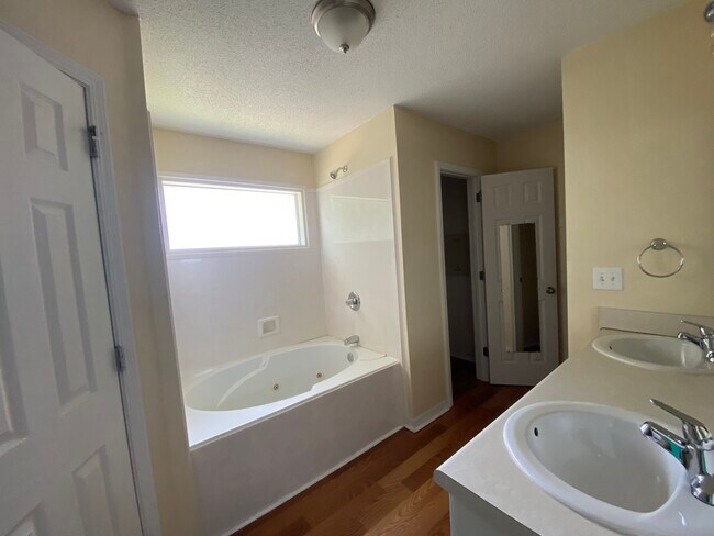 Building Photo - 7532 Avery Ln