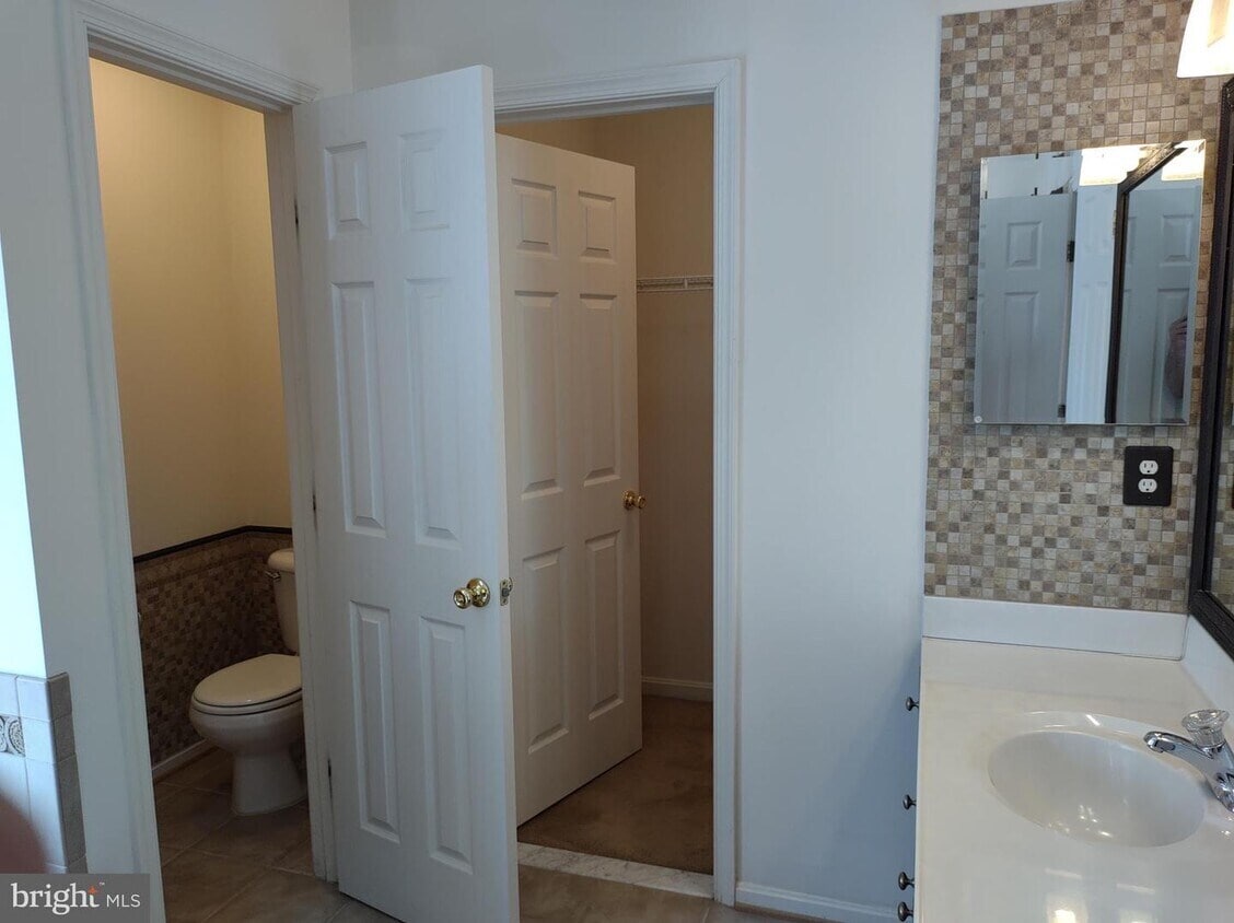 Master Bedroom Toilet With Privacy Door - 15200 Chula Pl