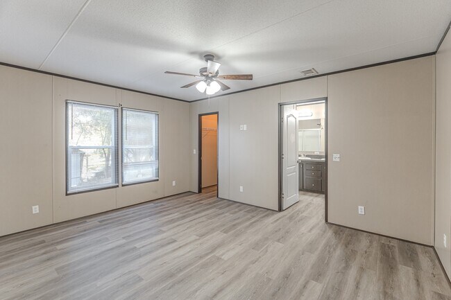 Building Photo - 13154 S Lee Shore Dr