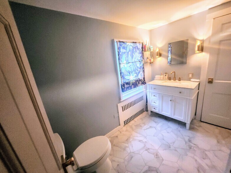 Bathroom (Second Floor) - 557 Park Rd