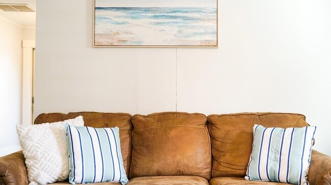 Building Photo - 14 Sanchez Ave