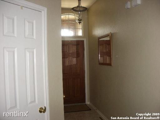 Building Photo - 3 br, 2 bath House - 348 Silver Wing