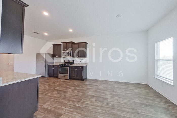 Building Photo - 946 Shady Brk