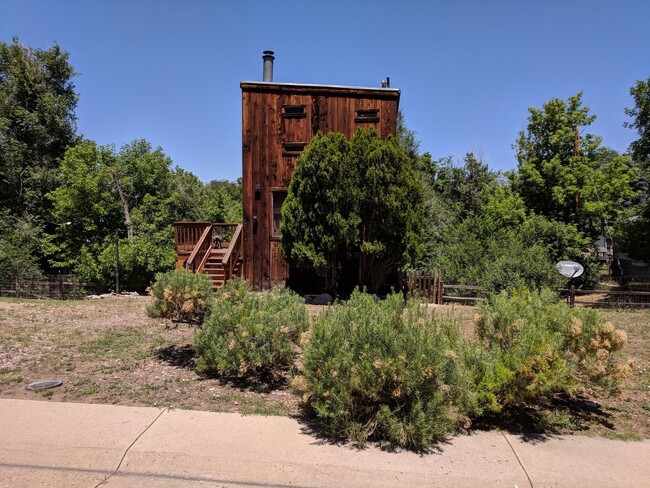 Building Photo - MOUNTAIN CABIN IN TOWN!  TOTALLY UNIQUE HO...