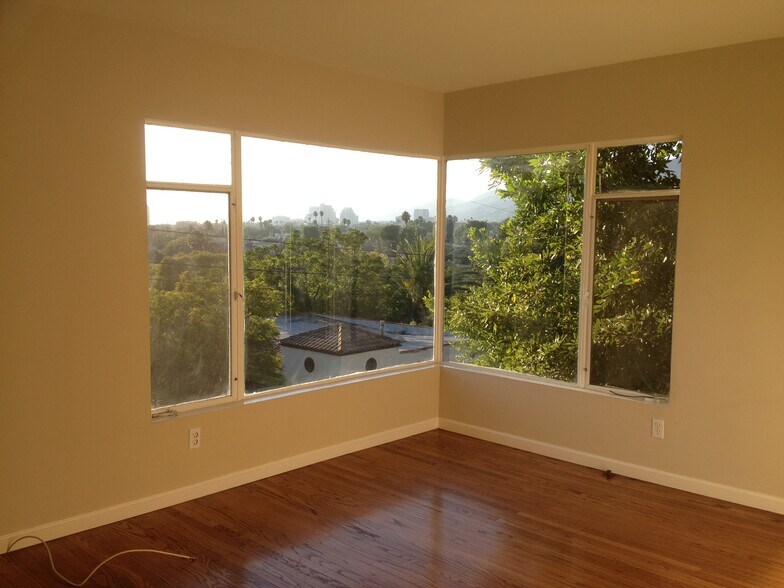 Living Rm View - 1442 Verd Oaks Dr