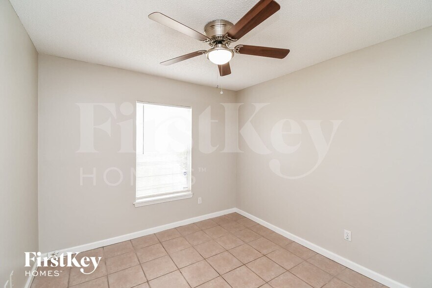 Building Photo - 3500 Wentworth Cir W