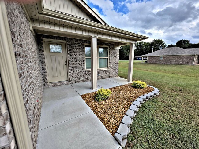 Building Photo - HOUSE for RENT Hartselle 3BR
