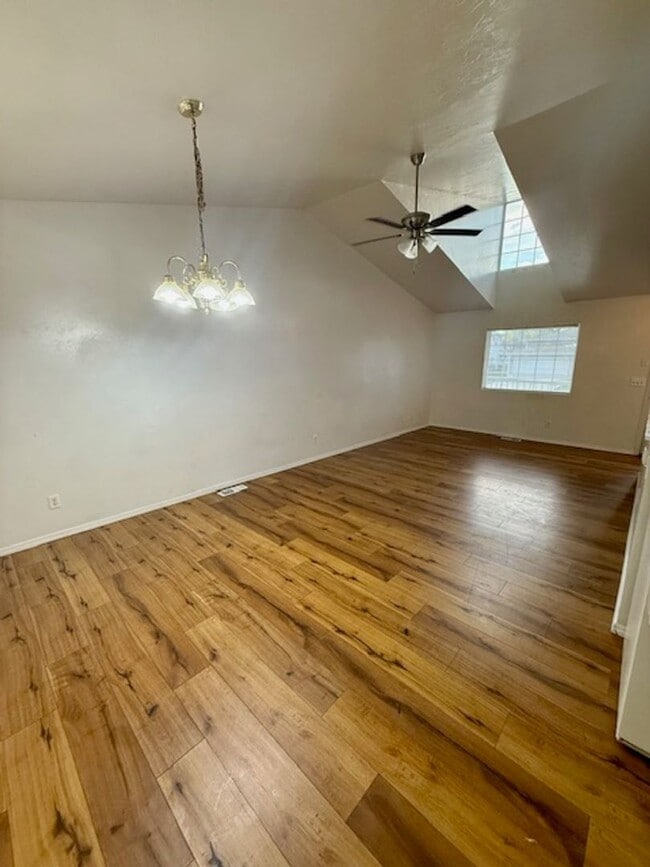 Building Photo - 3 Bedroom 2 Bathroom Pet Friendly-Belgrade
