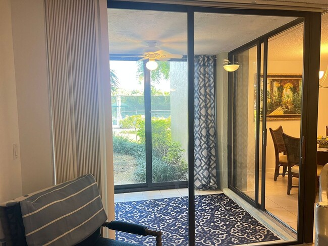 Building Photo - Furnished 2 bedroom 2 Bath condo in a Wond...