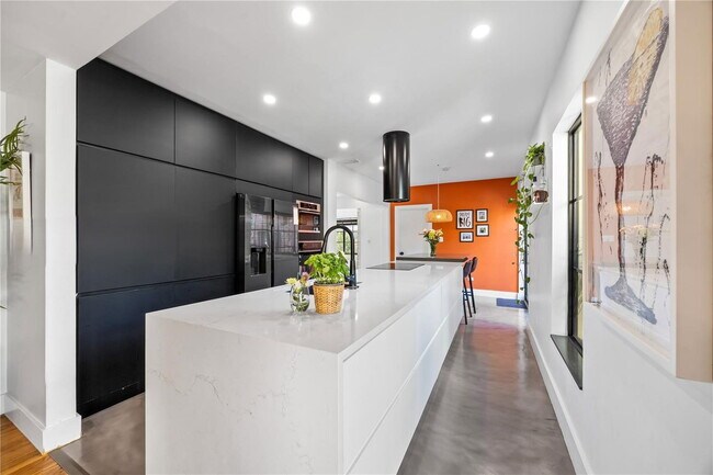 Building Photo - 351 NE 98th St