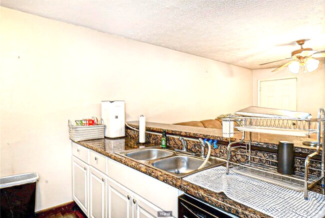Building Photo - 449 N Donahue Dr