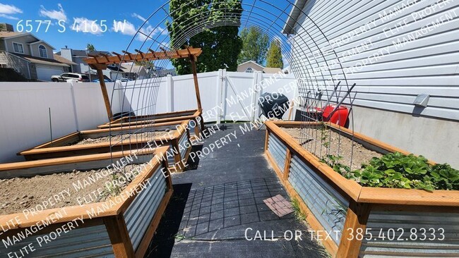 Building Photo - 6577 S 4165 W