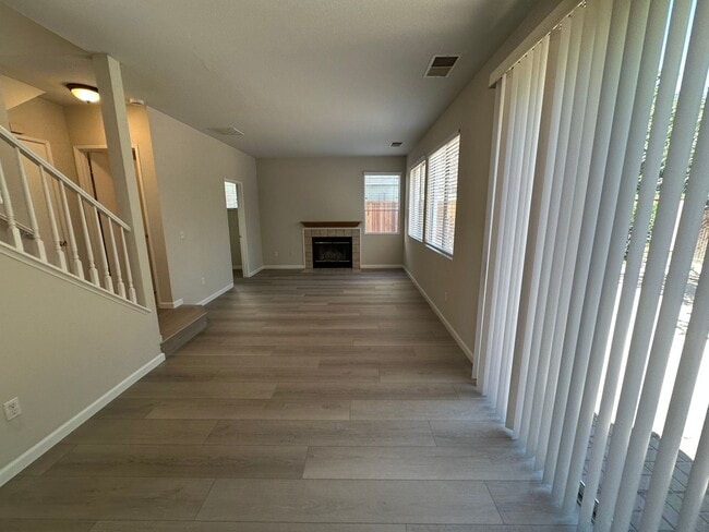 Building Photo - Beautiful 3 Bedroom, 2.5 Bath Antioch Home