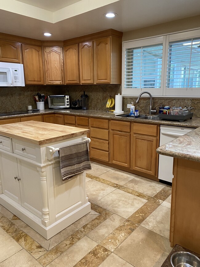 Building Photo - 570 Zephyr Circle