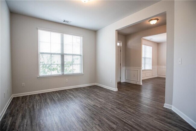 Building Photo - 5410 Mirror Lake Dr