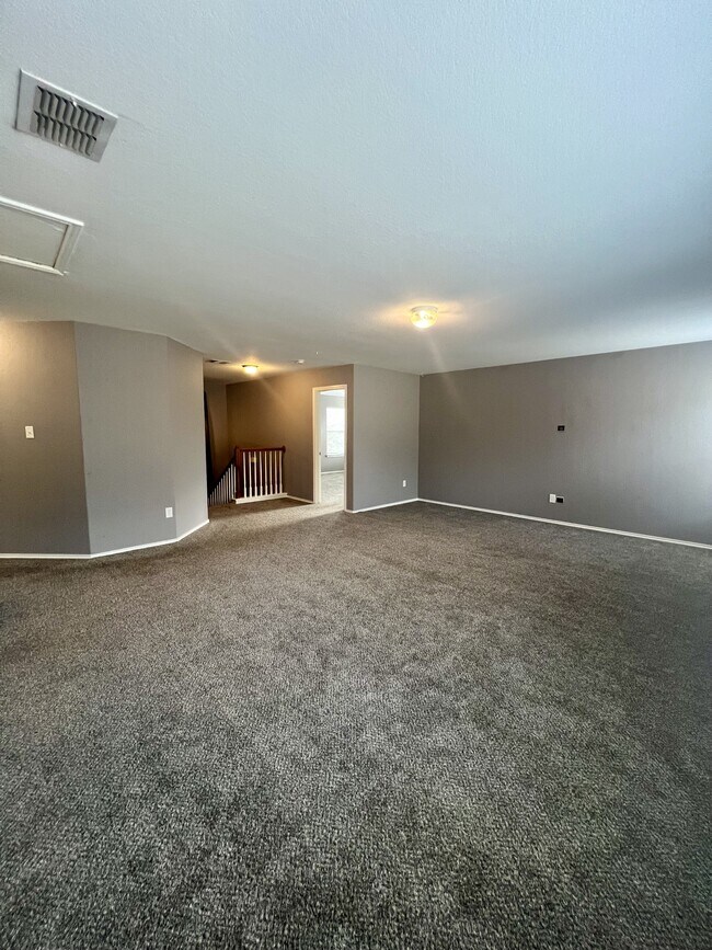 Building Photo - 9411 Rainbow Creek