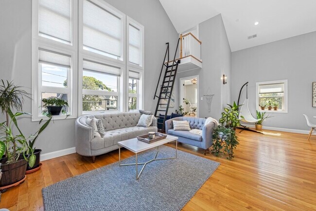 Building Photo - 60 Hermon St
