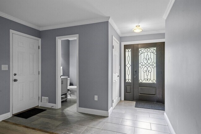 Building Photo - 2 Meadow Ln