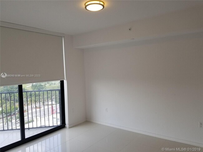 Building Photo - 5252 NW 85th Ave