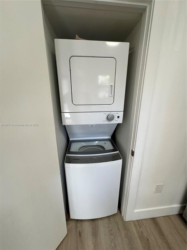 Building Photo - 1971 NW 2nd Ct