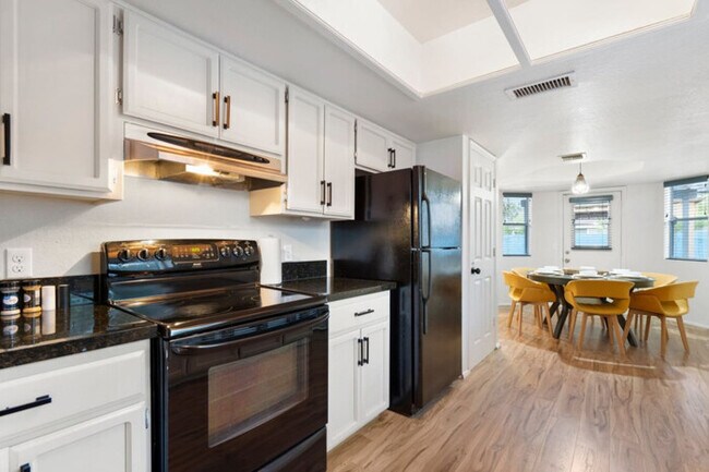 Building Photo - Downtown Gilbert Boho-Oasis|Pool|Gazebo|Ga...