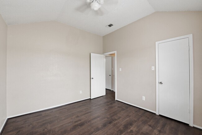 Building Photo - 1310 Brenda Ln