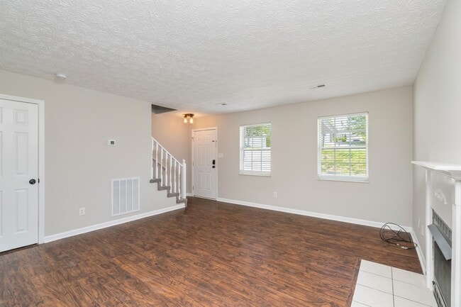 Building Photo - 8295 Oak Terrace Ln