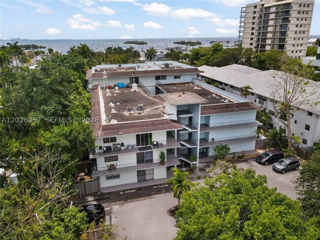 Building Photo - 2539 S Bayshore Dr