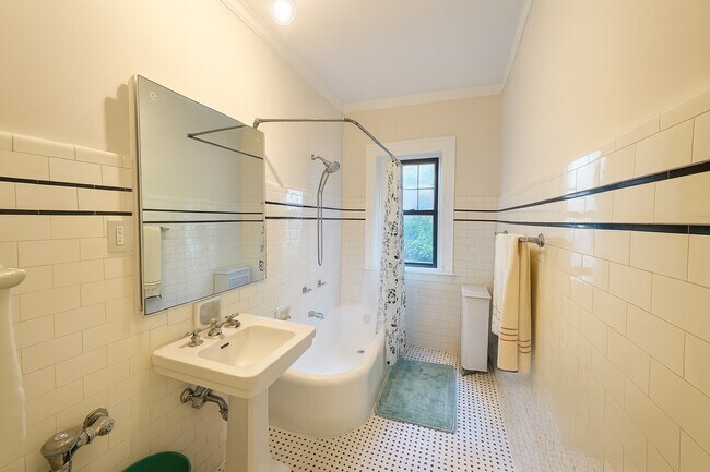 Building Photo - 448 Elmwood Ave
