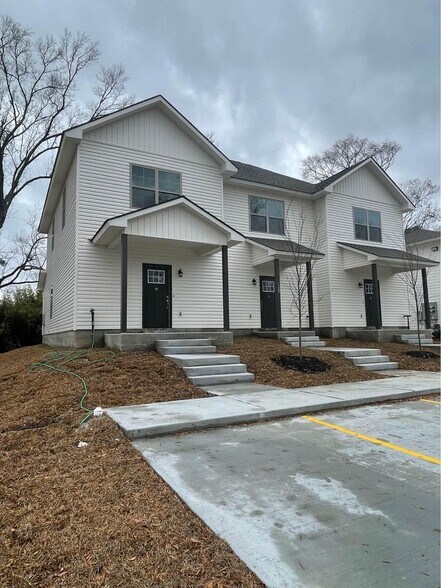 Building Photo - 120 Thornton Ln