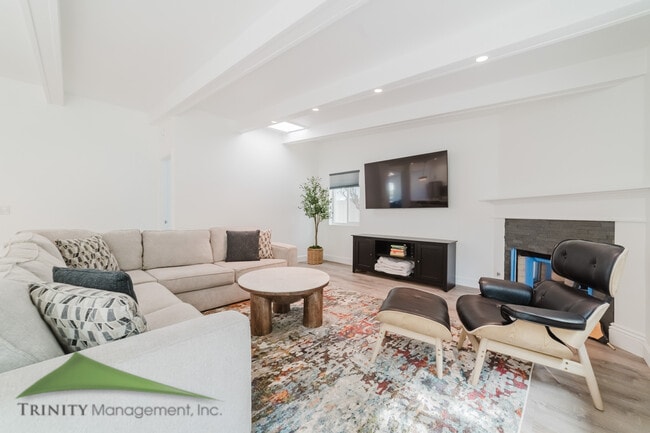 Building Photo - 341 N Sierra Ave