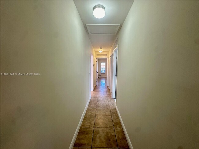 Building Photo - 2235 Farragut St