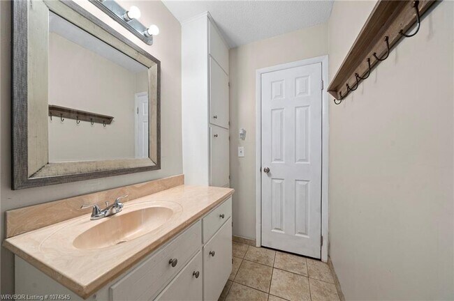 Building Photo - 502 8th St