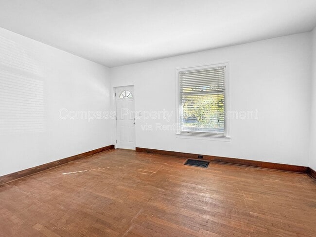 Building Photo - 619 Fulton St E