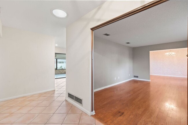 Building Photo - Spacious 4 Bedroom Ormond Beach Home with ...