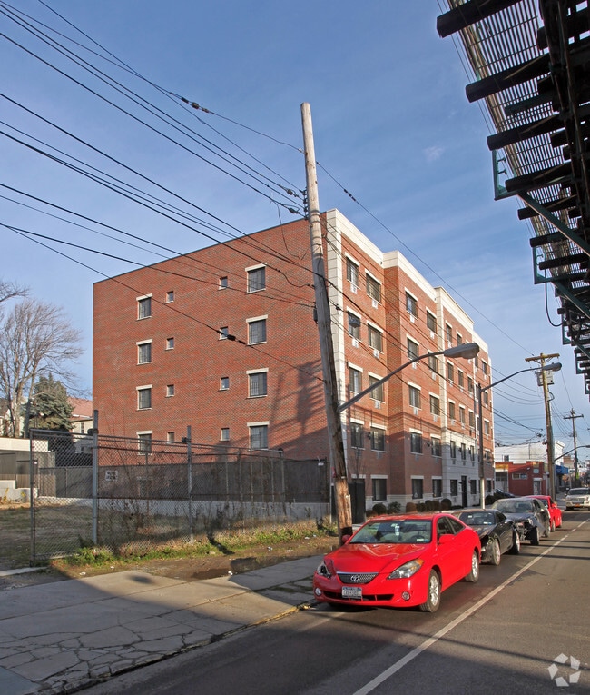 4453 White Plains Rd 4453 White Plains Rd Bronx NY 10470 Apartment